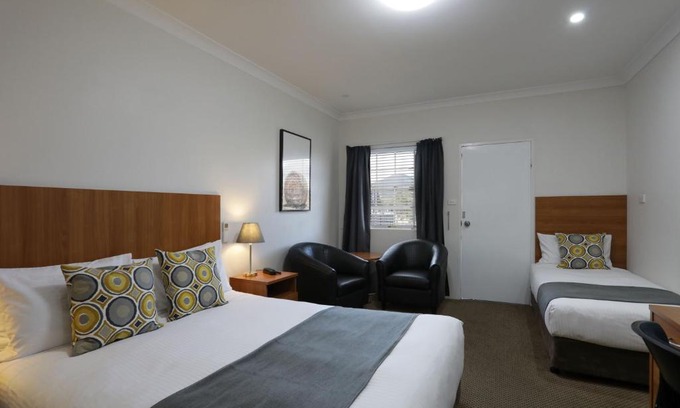 West Tamworth Hotel | Cadman Motor Inn and Apartments: Family-Friendly Retreat