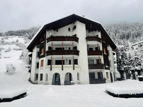 Tinzen Apartment | Discover Cadras: Family-Friendly Hotel with Great Reviews