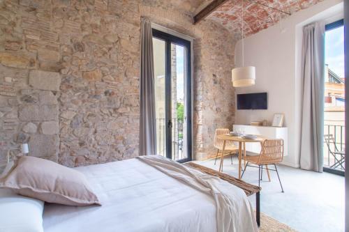 Barri Vell Apartment | Stylish Caelus Boutique Studio: Pet & Child Friendly Stay