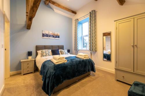 Hendrerwydd House | Cozy Clwyd Cottage: Two-Bed Barn with Private Hot Tub