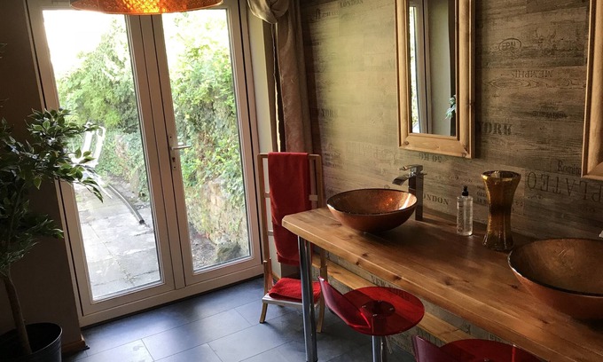 Riverside Apartment | Ideal Caernarfon Suite at Inn Cardiff - Rated 10/10!