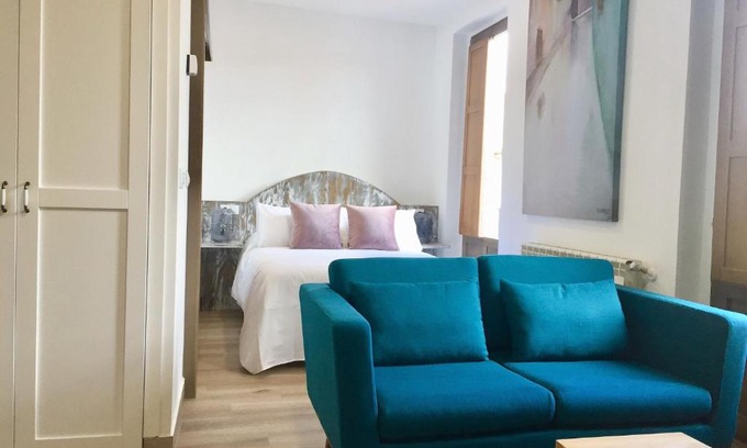 Santiago Apartment | Family-Friendly Retreat at Caesarina III - Rated 9/10