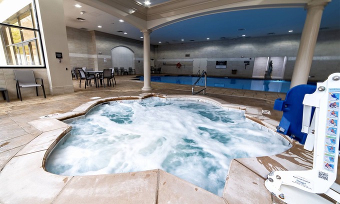 Bridgeport Hotel | Experience Relaxation at Caesars Southern Indiana Hotel