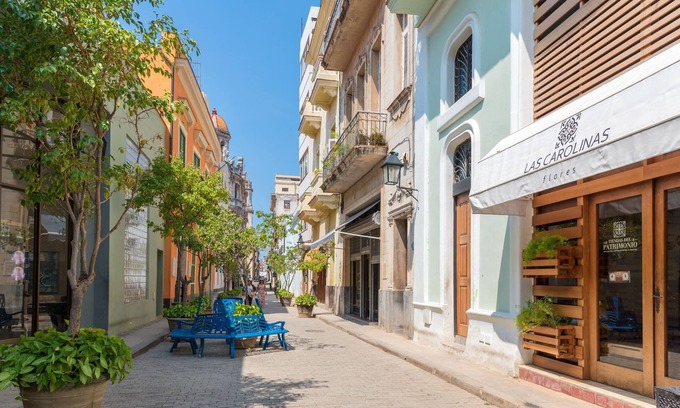 Old Havana Hotel | Discover Café Amargo VIP with Spa and Breakfast Amenities