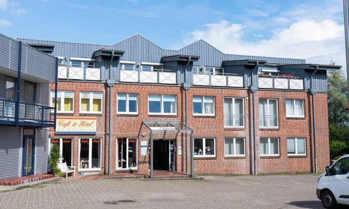 Stade Hotel | Cozy Stay at Café & Hotel am Holzhafen with Spa & Breakfast