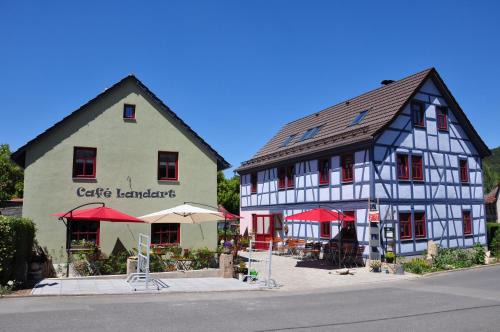 Plaue Apartment | Discover Café Landart: Pet-Friendly Escape in Thüringer Finistère