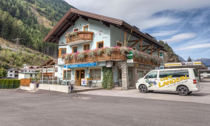 Huben House | Discover Café Landerl: Pet and Child Friendly Stay