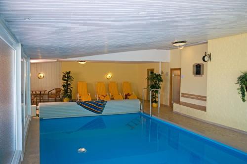 Schneverdingen House | Relax at Café und Pension Höpen Idyll with Ocean Views