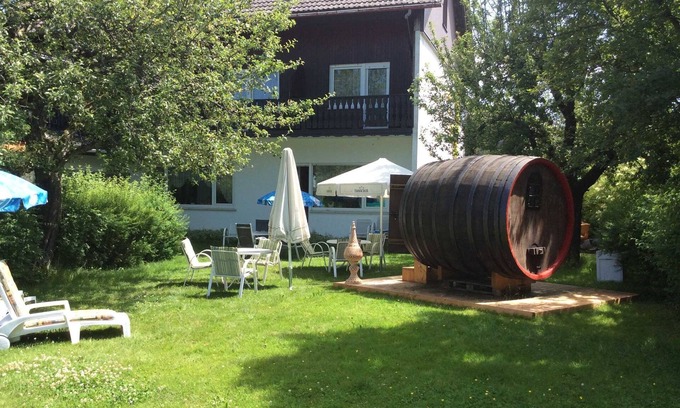 Erbach Apartment | Cozy Cafe Best Ferienwohnung with Kitchen & Breakfast Amenities