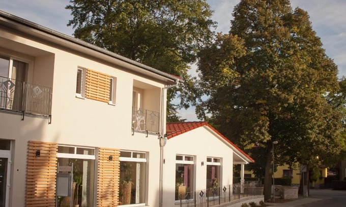 Bad Tennstedt House | Cozy Cafe Hehrlich: Child-Friendly Pension with Dining