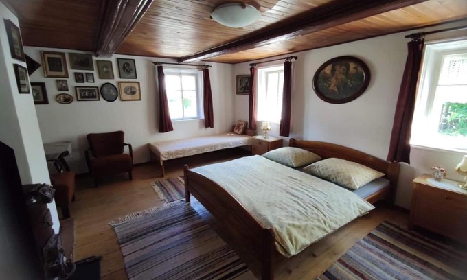 Krasna Lipa Apartment | Cozy Cafe Nostalgie Four-Bedroom Apartment for Families