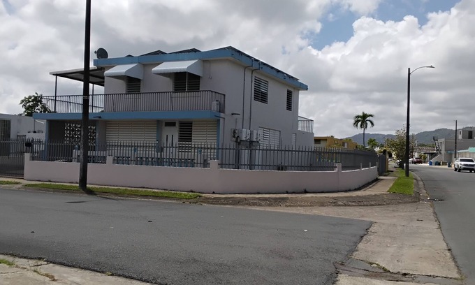 Caguas House | Caguas 2 Story 5 BR Home w/Solar Panels, A/C and WiFi