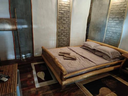 Kampung Kedawang Hotel | Cozy Cahaya Wooden Studio with Pool and Breakfast Options