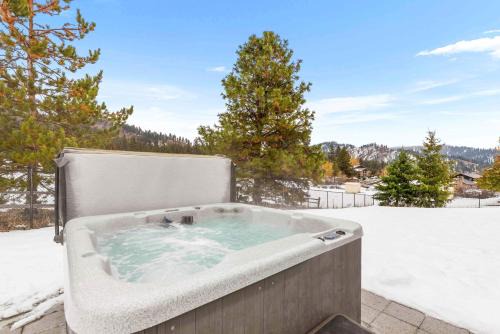 Leavenworth House | Inviting Cairn Cottage: 4-Star Stay with Breakfast Included