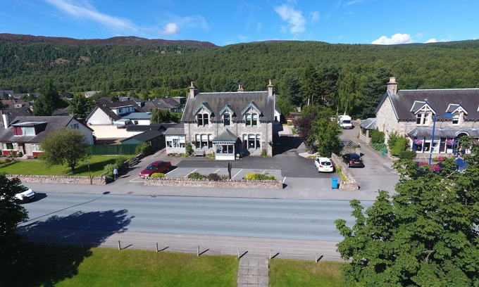 Aviemore House | Guest Rated 9.6: Cairngorm Guest House with Breakfast & Kitchen