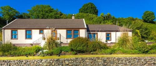 Cairnryan Bed & Breakfast | Oceanfront Cairnryan Bed and Breakfast - Guest Rated 9.8