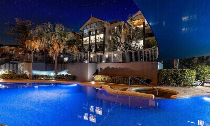 Cairns North Apartment | Waterfront 2BR Apartment on Cairns Esplanade, Sleeps 6