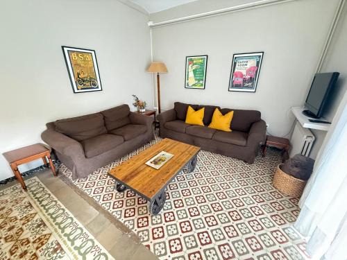 Guardiola de Bergueda Apartment | Cal Cinto: Rustic Retreat with Child-Friendly Amenities