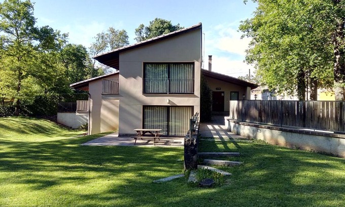 Can Blanc Apartment | Pet-Friendly Retreat at Cal Cisteller - Guest Rated 9.4