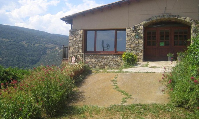 Ribera d'Urgellet House | Family-Friendly Retreat at Cal Font: Rated 9/10 by Guests