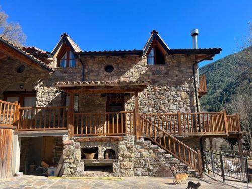 Villec Apartment | Cal Lluch: Guest Rated 9.4/10 & Pet-Friendly Retreat