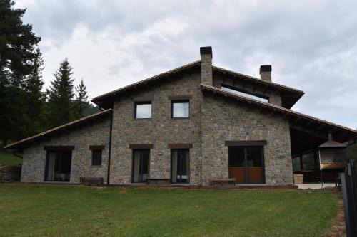 Castellar del Riu Ski Chalet | Pet-Friendly Retreat at Cal Manubens: Rated 10/10 by Guests