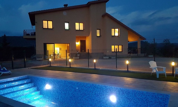 Cardona House | Experience CAL MIRÓ NOU: Poolside Villa Near Barcelona