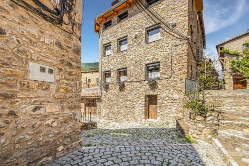 Baga House | Discover Cal Nunci: Family-Friendly Hotel Retreat