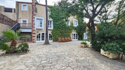 Vilanova d'Escornalbou Villa | Family-Friendly Retreat at Cal Peyrí for Memorable Getaways