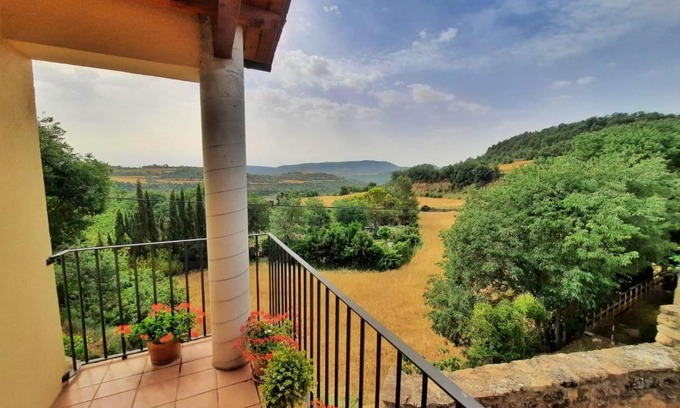 Artesa de Segre Ski Chalet | Cal Planell Casa Rural: Family & Pet-Friendly Retreat