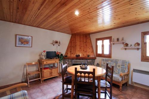 Gosol House | Pet-Friendly Escape at Cal Puxica with Great Amenities