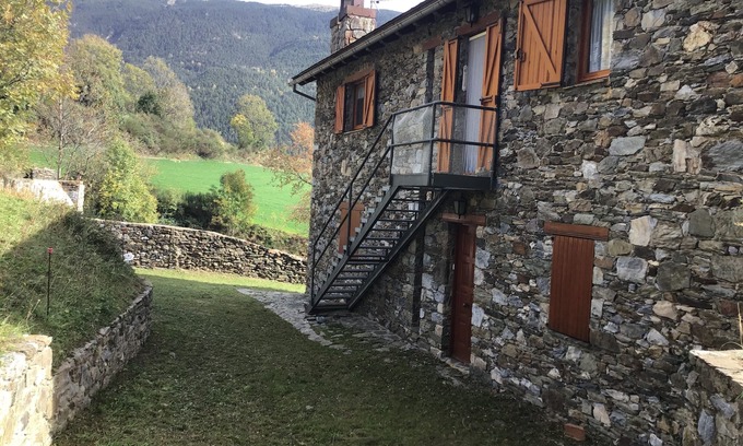 Serrat Ski Chalet | Experience CAL RAMUNDAINA: Family-Friendly Mountain Retreat