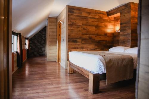 Pas de la Casa Hotel | Discover Cal Ruiz: Pet-Friendly Stay with Family Amenities