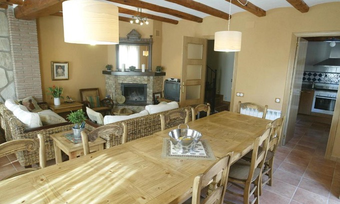 La Febro House | Cal Serret: Guest Rated 10/10 with Family-Friendly Amenities