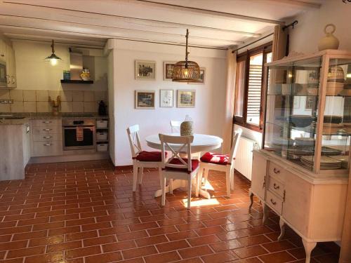 Os de Balaguer Apartment | Guest Rated: Cal Tató Apartament with Pool & Child-Friendly Fun