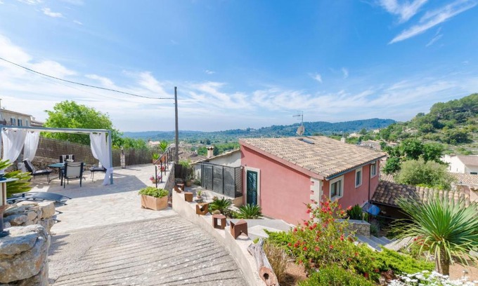 Selva House | Inviting Cal Tio: Family-Friendly 4-Star Retreat