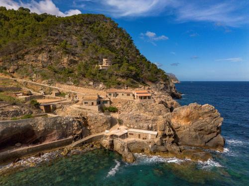 Estellencs House | Enchanting Cala Estellencs Beach House with Ocean Views
