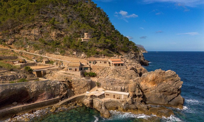 Estellencs House | Cozy Cala Estellencs House with Breathtaking Ocean Views