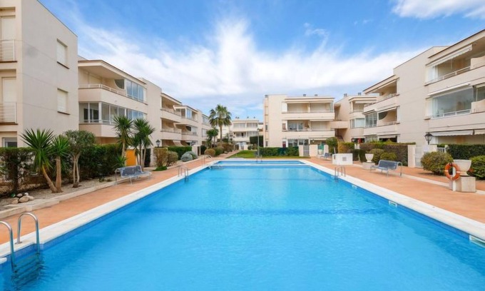Vinaros Apartment | Inviting Cala Montero: Oceanfront Bliss with Pool & Spa