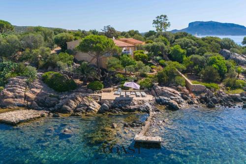 Golfo Aranci Villa | Elegant Cala Sassari: Family-Friendly Beachfront Retreat