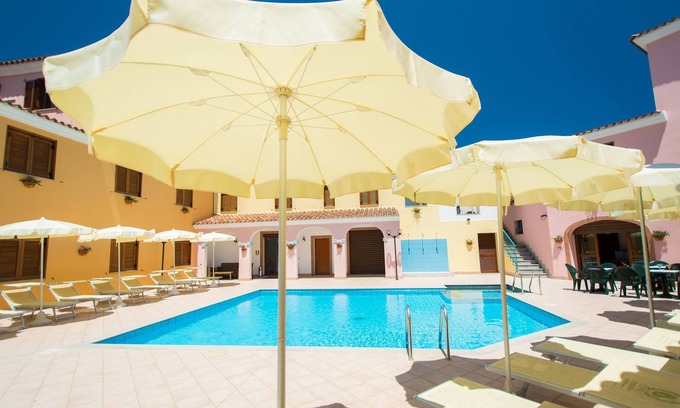 Sos Alinos Apartment | Relax at Cala Viola: Family-Friendly Retreat Near the Sea