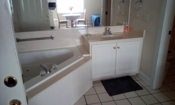 Calabash Condo | Pet-Friendly Oceanfront Condo with Jacuzzi in Calabash, NC