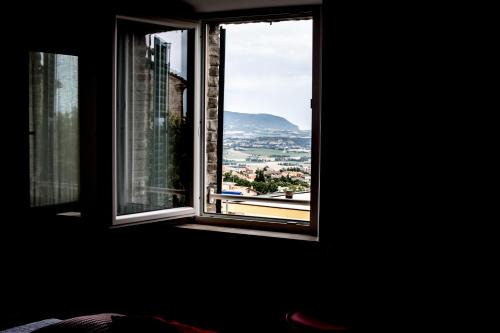 Recanati Old Town House | Discover CalaLaNotte: Pet-Friendly Getaway with Breakfast