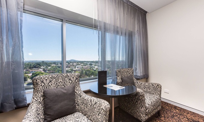Calamvale Hotel | Discover Calamvale Suites: 4-Star Comfort & Convenience