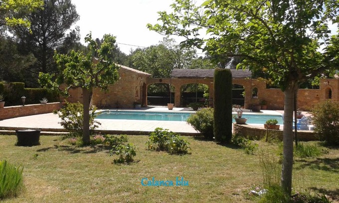 Cuges-les-Pins Apartment | Calanca Blu: Grand Apartment with Pool & Ocean View