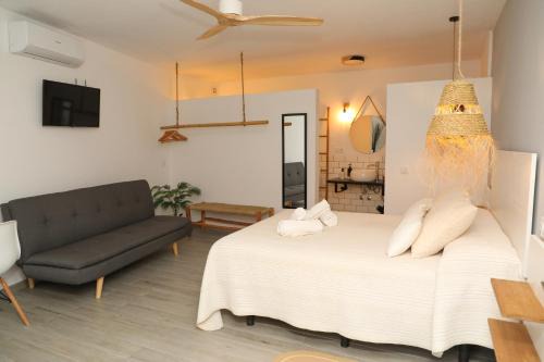 Los Canos de Meca House | Family-Friendly Retreat at Calas De Meca - Rated 9/10