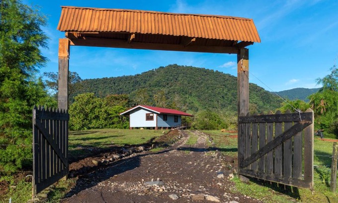 Toro Amarillo Cabin | Inviting Las Calas Lodge: Rated 8/10 for Comfort