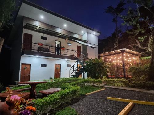 Monteverde Bed & Breakfast | Eco-Friendly Calathea Lodge Monteverde: Rated 9/10 by Guests