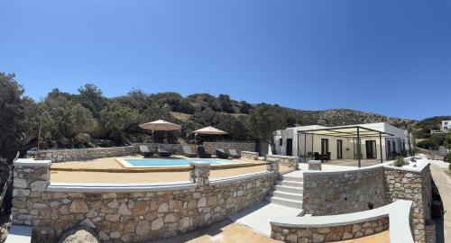 Galissas Apartment | Oceanfront Caldera Suites "Φάρος" - Guest Rated 10/10
