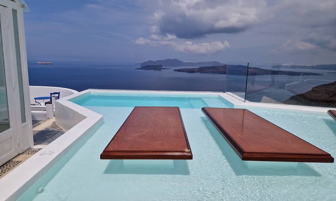 Megalochori Villa | Discover Caldera View Private Villa with Pool and Spa